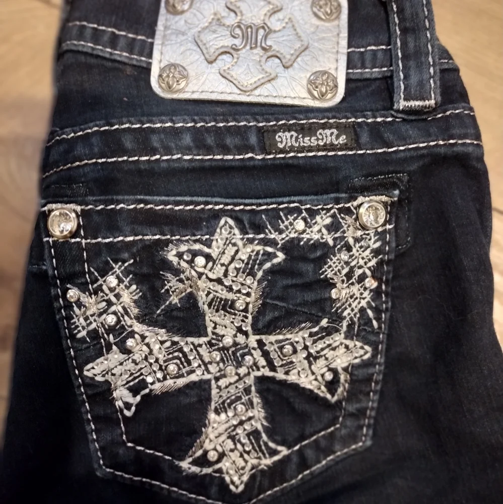 Woman's Miss Me shorts size 25 - Picture 2 of 5